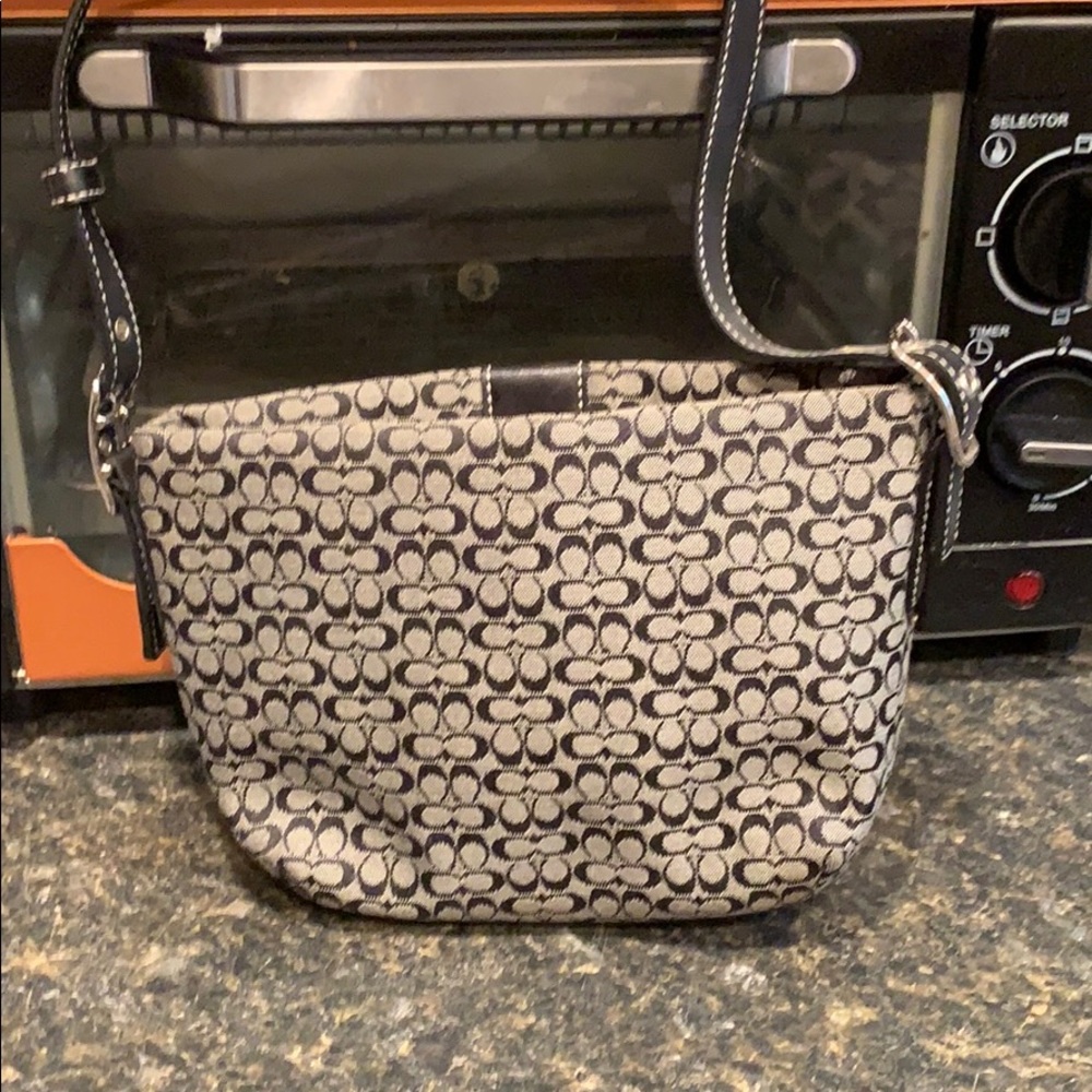 Gorgeous pre owned Coach handbag soooo cute!!! - Picture 3 of 3